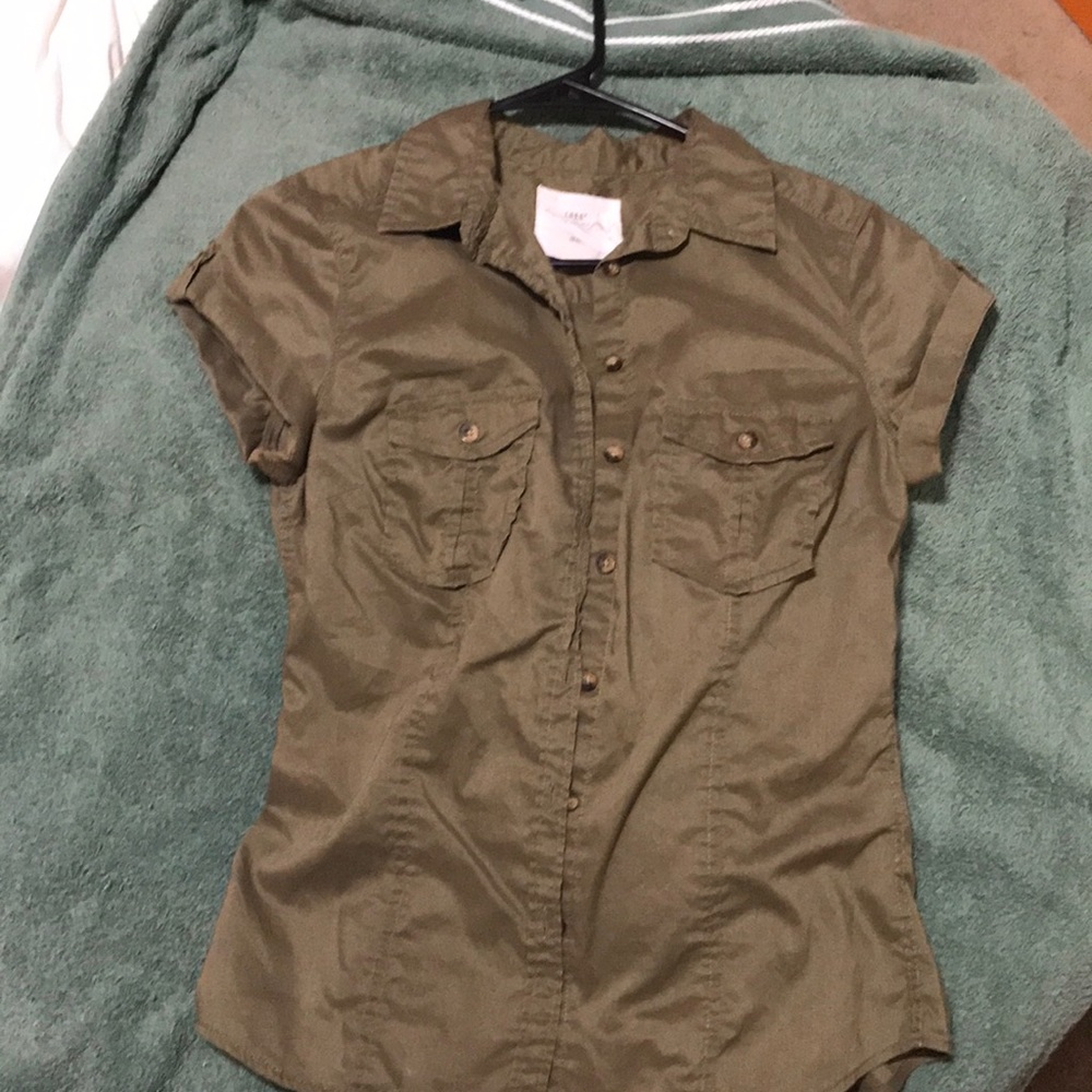 H & M olive green short sleeve button up